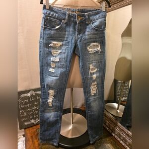 GUESS JEANS - *NWOT* Medium Wash Distressed Jeans.  Sz 27 (U.S. 4).